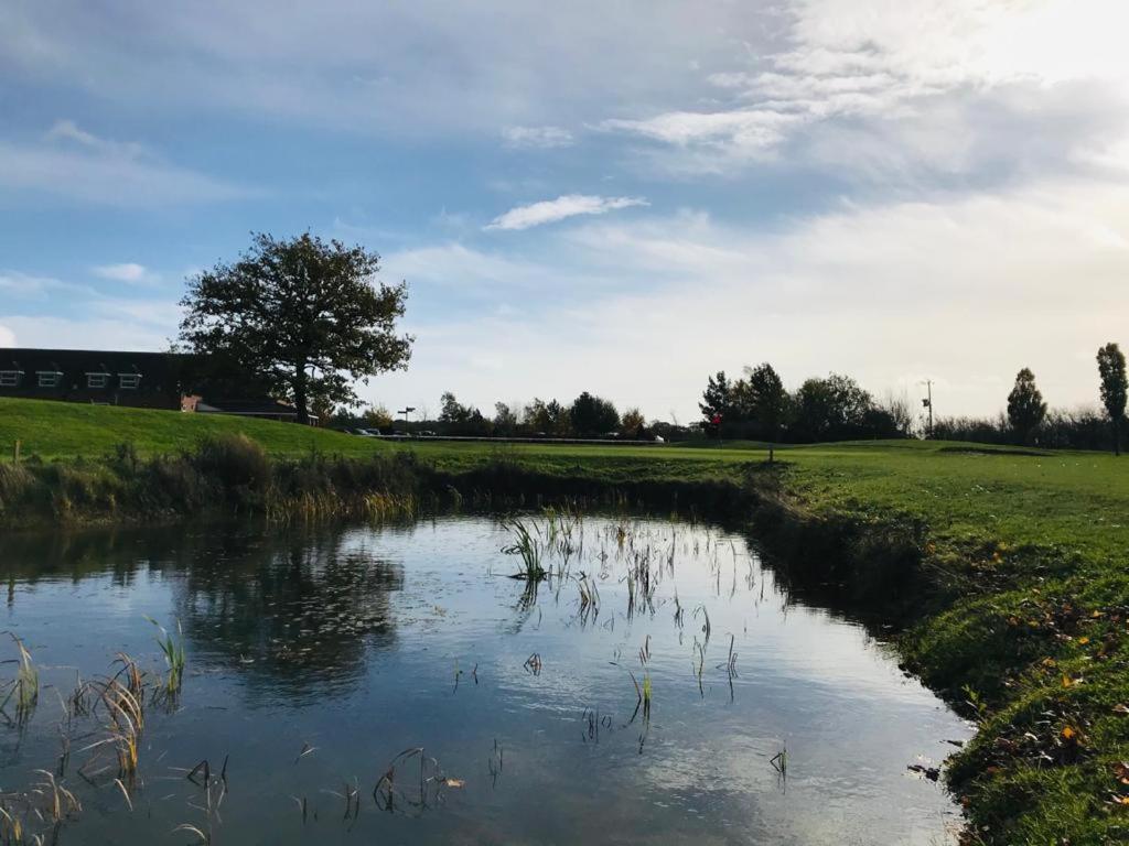 Silverstone Golf Club And Hotel Екстериор снимка
